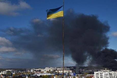 الدفاع الروسية تعلن استهداف مطار عسكري في غرب أوكرانيا