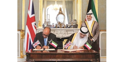 الكويت وبريطانيا توقعان مذكرة تفاهم بشأن الاحتفال بالذكرى الـ125 للشراكة بين البلدين