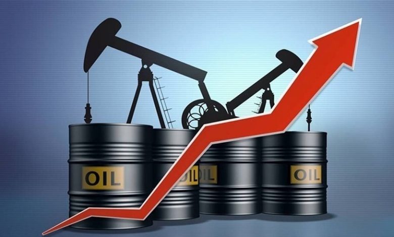 النفط يغلق مرتفعاً بفضل توقعات إيجابية للاقتصاد الأمريكي
