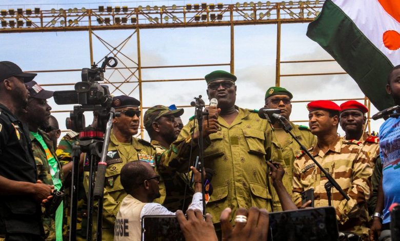 انقلابيو النيجر يغلقون المجال الجوي مع انتهاء مهلة «إيكواس»