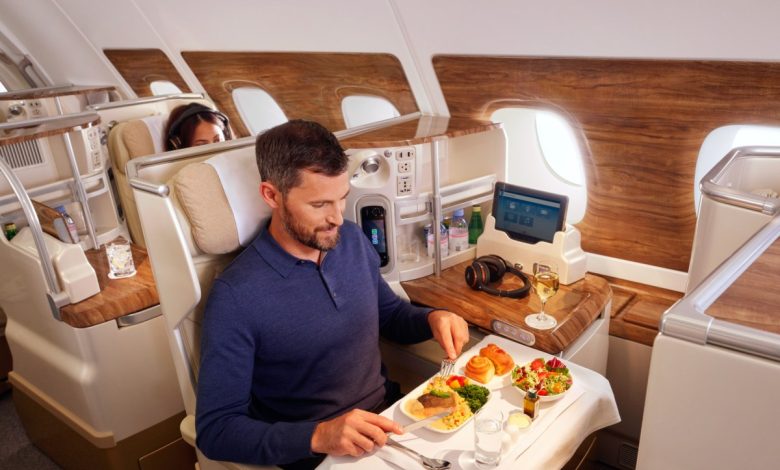 طيران الإمارات توفر الطلب المسبق للوجبات على متن الطائرة  موسوعة المسافر