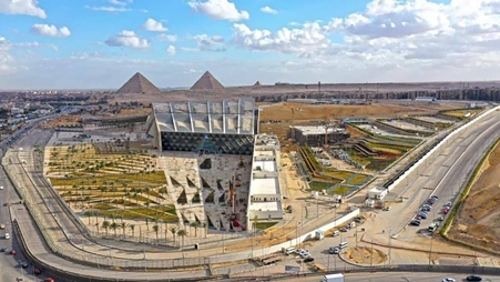 عمليات تطوير وتجميل مكثفة لمنطقة المتحف المصري الكبير