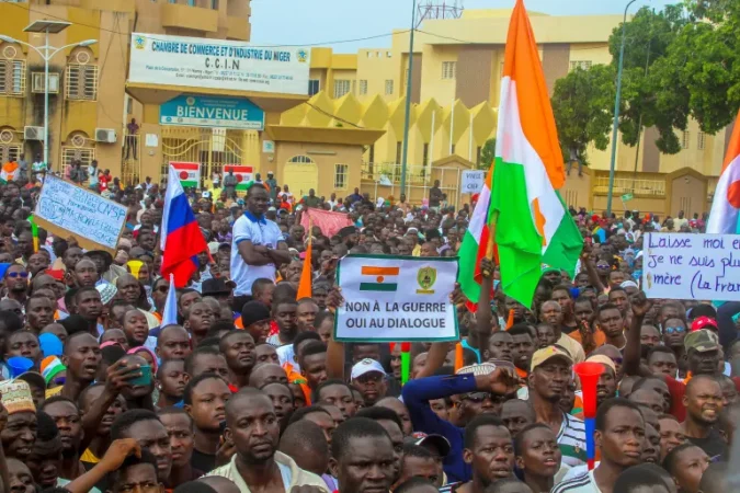 فرنسا: لا سلطة تخول الانقلابيين مطالبة سفيرنا بمغادرة النيجر