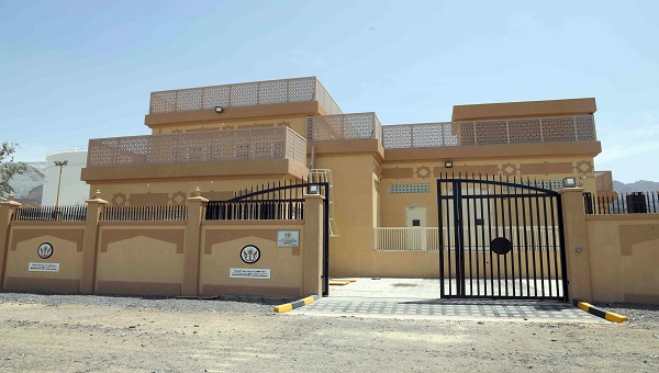 كهرباء الشارقة توصل الخدمات لأول منزل في "الحراي 3" بمدينة خورفكان