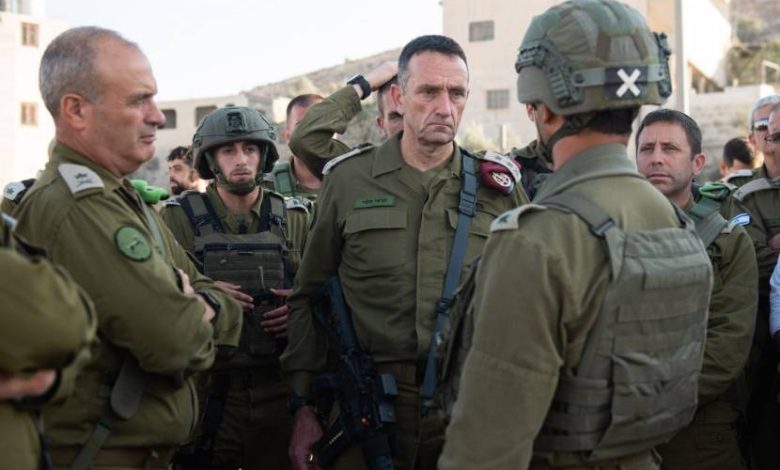 محلل عسكري إسرائيلي: انضمام الخليل للعمليات يفرض استدعاء قوات كبيرة من الاحتياط