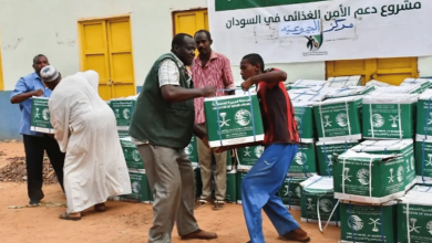 مركز الملك سلمان للإغاثة يوزع أكثر من 32 طنًا من السلال الغذائية بولاية الخرطوم