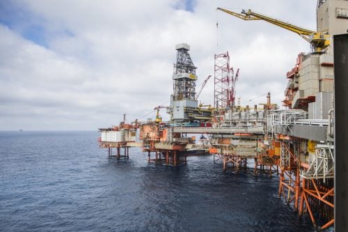 مصادر: شل تلقت عروضا نهائية لشراء حقول الغاز في بحر الشمال