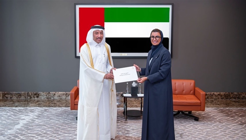 وزيرة دولة نورة الكعبي وسفير قطر لدى الدولة الدكتور سلطان المنصوري (وام)