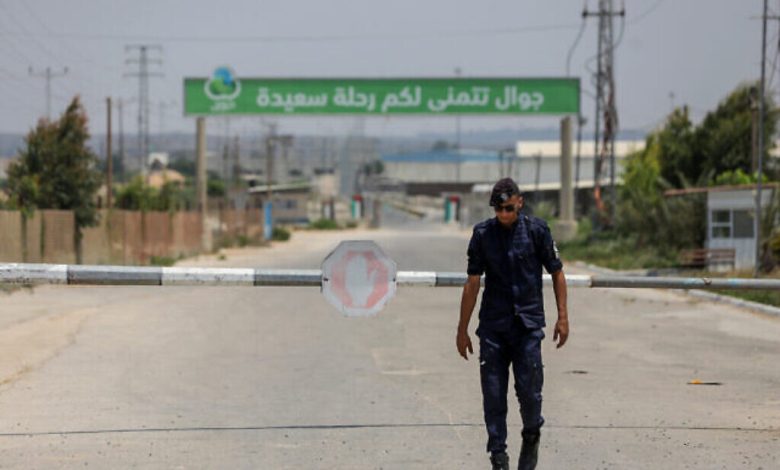 إسرائيل تغلق معبر إيرز في غزة مؤقتا بعد احتجاجات عنيفة على الحدود