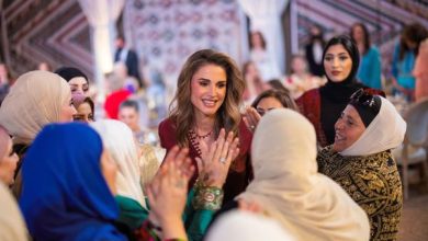 الملكة رانيا في حفل حناء الأميرة إيمان (Queen Rania). مصدر الصورة: Office of Her Majesty Queen Rania Al Abdullah / AFP