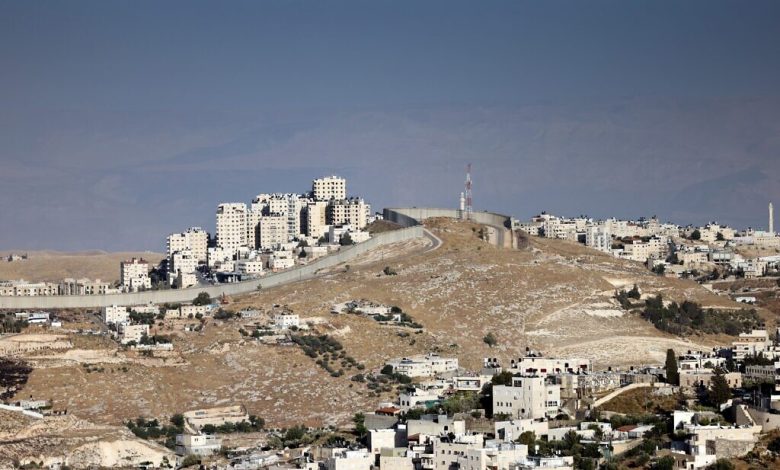 الولايات المتحدة والاتحاد الأوروبي يدينان خطة لإنشاء حي يهودي في بلدة أبو ديس الفلسطينية