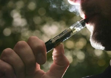 دراسة: السجائر الإلكترونية تضعف خصوبة الرجال ولا تقل خطرا عن التدخين التقليدي