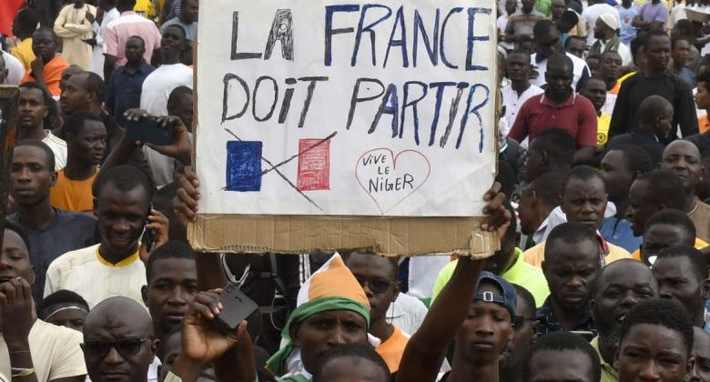 فرنسا مازالت تتغاضى على الفساد والفقر والبطالة في افريقيا (صحيفة لوفيغارو)