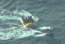 لحظة غرق قارب يحمل 50 مهاجرا قبالة سواحل ليبيا ...