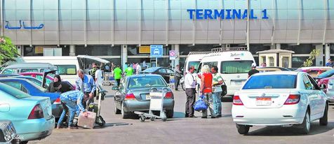 مستثمرون: منظومة سائقي التاكسي أمام المطارات في المحافظات السياحية تحتاج إلى ضوابط