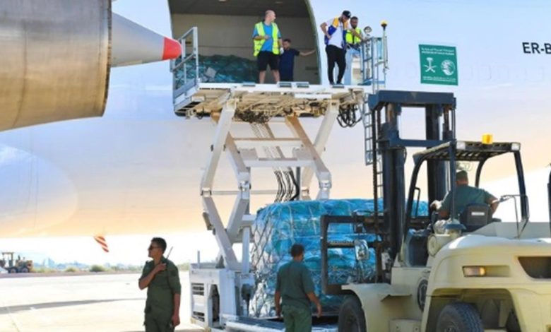 وصول الطائرة الإغاثية السعودية الأولى إلى ليبيا...