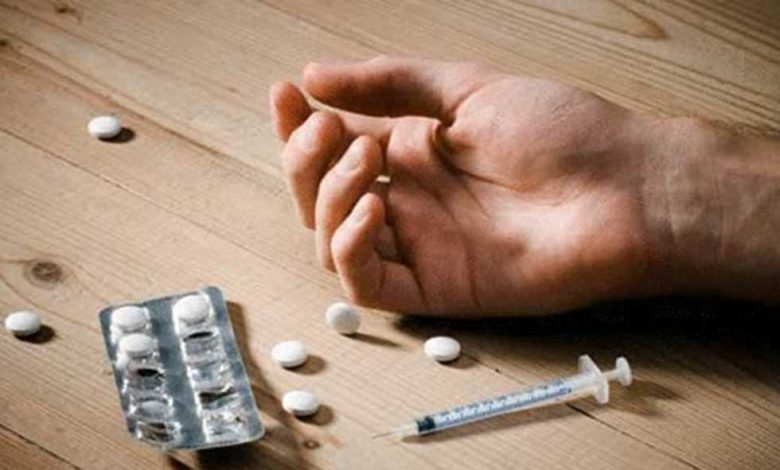 وفاة شابين إثر تناولهما جرعة زائدة من المخدرات بالجيزة