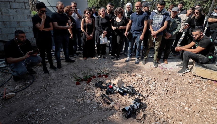 تشييع جثمان الصحافي اللبناني عصام عبدالله (رويترز)