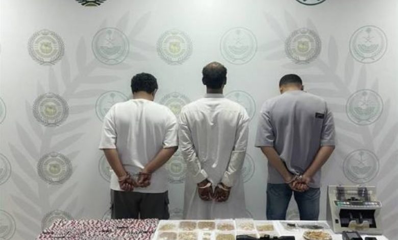 «مكافحة المخدرات» تقبض على 3 أشخاص بالمنطقة الشرقية لترويجهم مواد مخدرة - أخبار السعودية