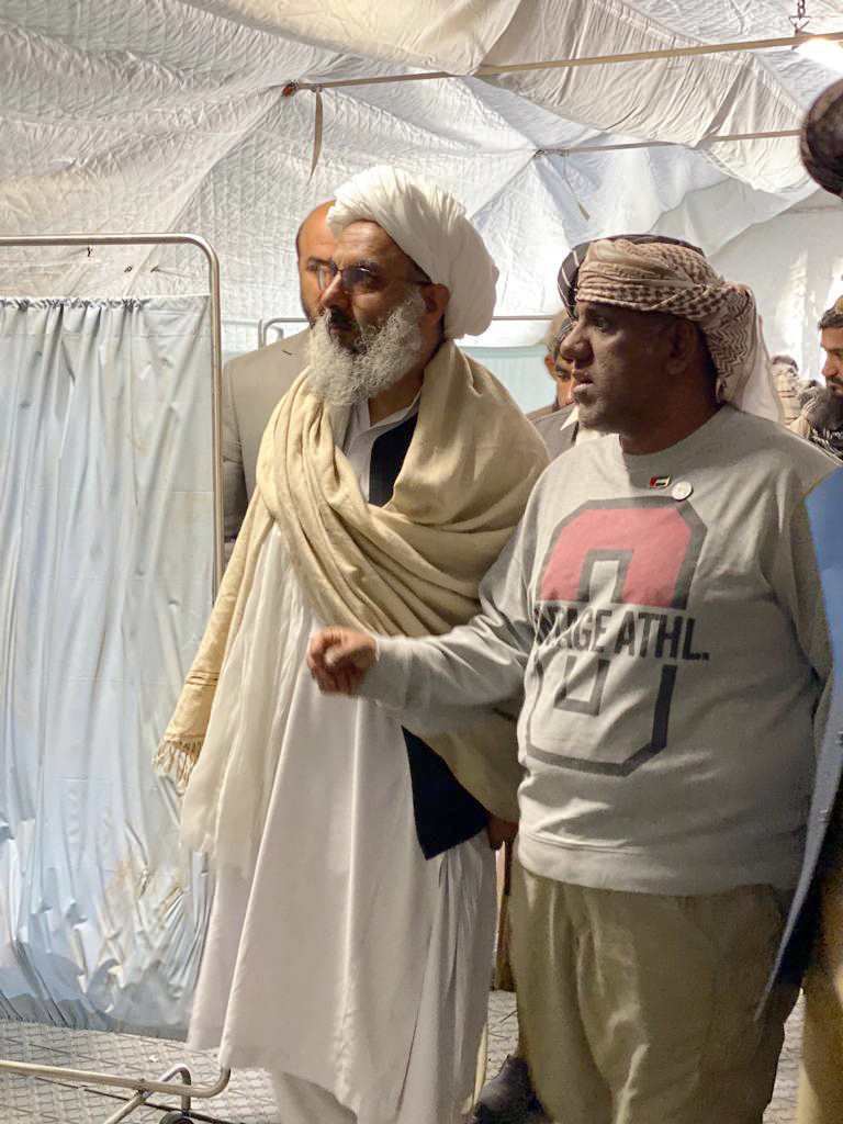 والي هيرات يزور المستشفى الميداني الإماراتي ويطمئن على مصابي زلزال أفغانستان
