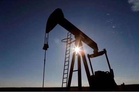 أسعار النفط ترتفع مع تقليص الإمدادات قبيل اجتماع أوبك+