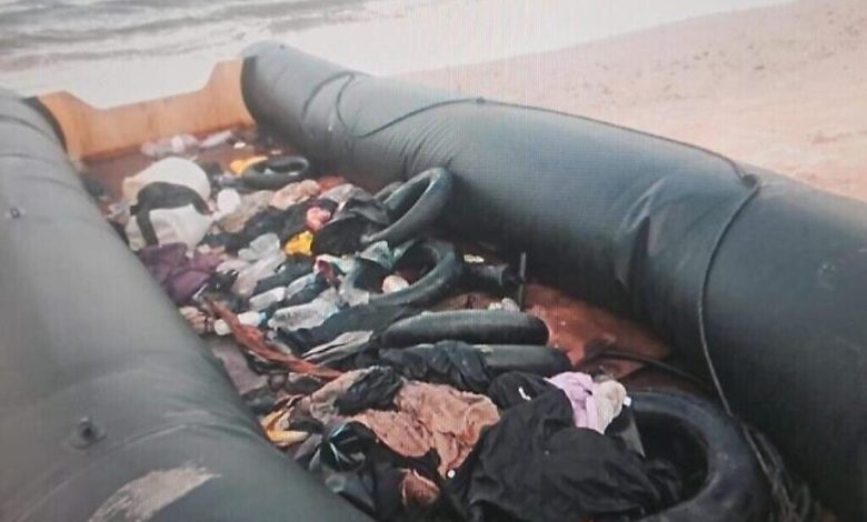 إنجراف قارب يحمل أوراق ثبوتية لـ 8 مواطنين أجانب إلى شاطئ نتانيا