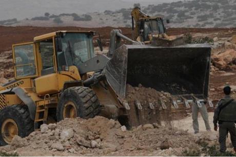 الاحتلال يستولي على جرار زراعي وصهريج مياه ومركبة في الأغوار الفلسطينية