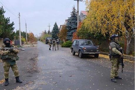 الحرس الروسي يصادر أسلحة أوكرانية في منزل بدونيتسك