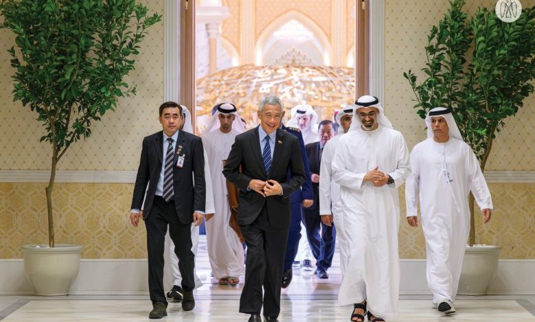 بالصور.. خالد بن محمد بن زايد يبحث مع رئيس وزراء جمهورية سنغافورة العلاقات الثنائية