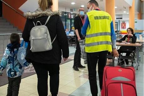 بولندا تنوي إلغاء المساعدة الاجتماعية للاجئين الأوكرانيين العام المقبل
