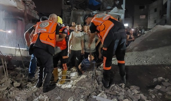 حصيلة ضحايا الغارات الإسرائيلية على غزة يتجاوز الـ 2200 وقصف