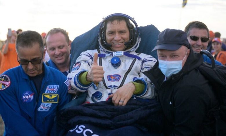 روسيان وأميركي يعودون إلى الأرض بعد أكثر من عام في محطة الفضاء الدولية