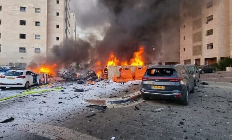 هجوم مزدوج مفاجئ على إسرائيل يشمل إطلاق آلاف الصواريخ وتسلل