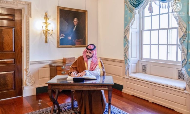 وزير الدفاع يبحث مع وزير الخارجية الأمريكي جهود تهدئة أوضاع المنطقة - أخبار السعودية