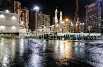 أمطار غزيرة تهطل على ‫مكة المكرمة‬