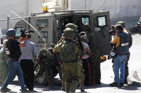 الاحتلال يعتقل 70 فلسطينيا بالضفة الغربية والقدس
