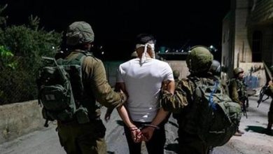 الاحتلال يعتقل ثمانية فلسطينيين بينهم امرأة في الخليل