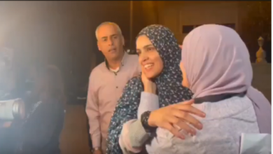 بالفيديو.. لحظات مؤثرة مع إطلاق أسيرة فلسطينية بعد 8 سنوات في السجون الإسرائيلية