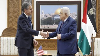 بلينكن يطلب من عباس مساعدة واشنطن على الدفع نحو «حل الدولتين»