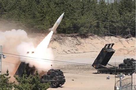 صحيفة: بايدن قلق بشأن قدرة صواريخ "ATACMS" على مساعدة كييف