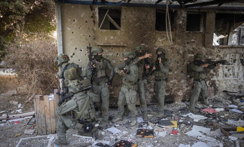 مئات الجنود الإسرائيليين وقفوا خارج كيبوتس بئيري أثناء وقوع هجوم 7 أكتوبر، بحسب أحد الناجين
