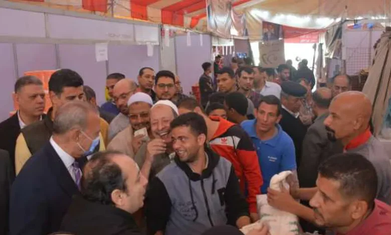 محافظ القليوبية يتفقد المعرض الدائم للسلع الغذائية في شبرا الخيمة
