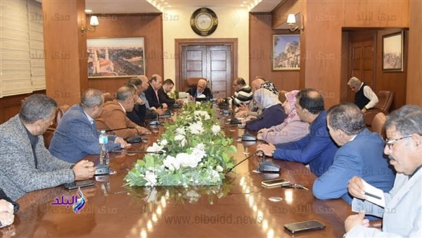 محافظ بورسعيد يستعرض الموقف التنفيذي لتجهيز مقار الانتخابات الرئاسية بالمحافظة