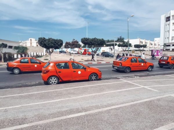 مطالب للسلطات للتدخل في صدامات سائقي سيارات الأجرة وتطبيقات النقل بالدار البيضاء