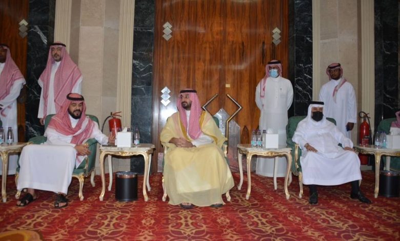 وزير الحرس الوطني يعزّي أبناء الأمير ممدوح بن عبدالعزيز في فقيدهم - أخبار السعودية