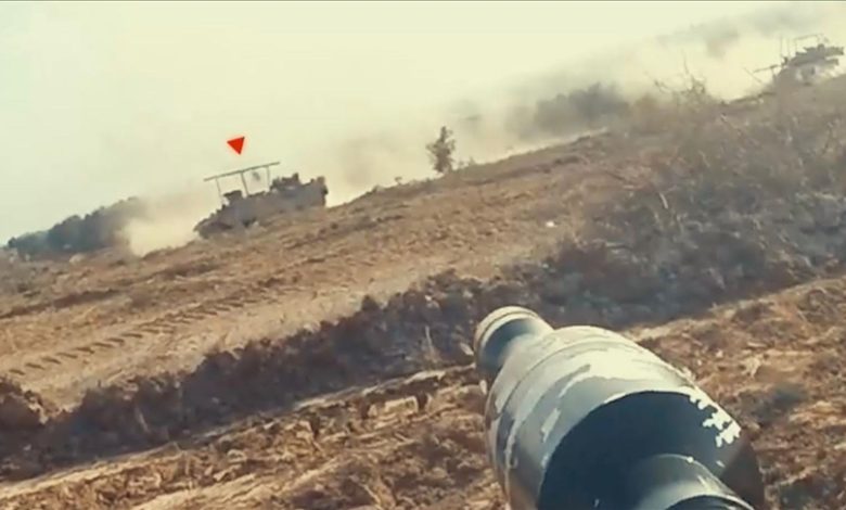 شاهد: “القسام” تدخل سلاحاً جديداً لأرض المعركة