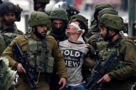الاحتلال يعتقل فلسطينيين من طولكرم