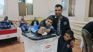 الاغتراب ممنعهوش.. «رمضان» اصطحب طفليه للتصويت: «بعلمهم المشاركة»