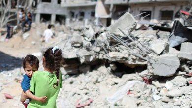 الجوع والعطش يهدد 900 ألف طفل في مراكز الإيواء بغزة