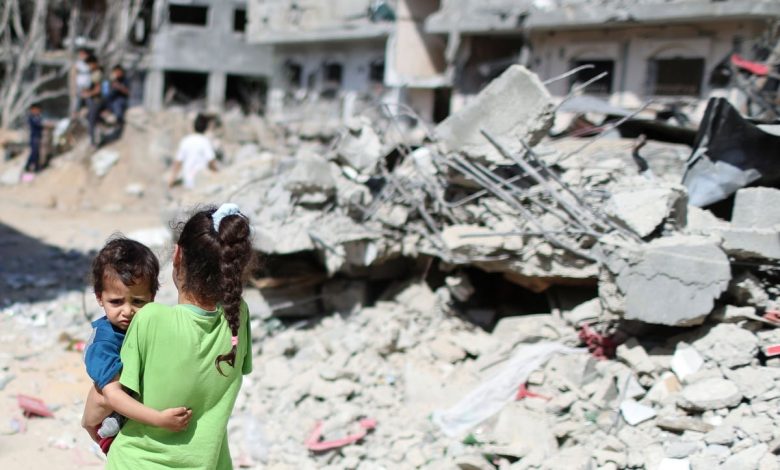 الجوع والعطش يهدد 900 ألف طفل في مراكز الإيواء بغزة